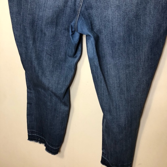 D/C Cropped plus sized women’s jean frayed hem 16 - Picture 9 of 9
